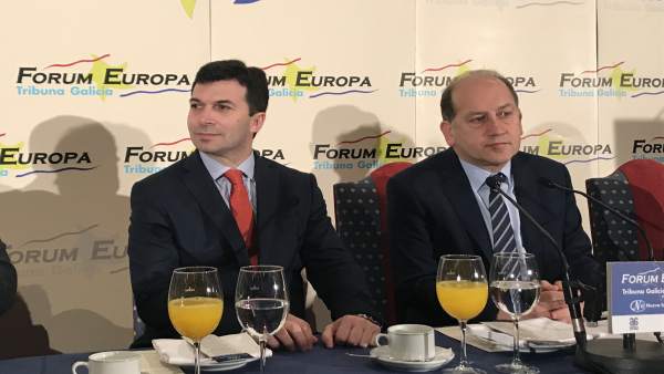Gonzalo Caballero y Xoaquín Fernández Leiceaga en un desayuno en Santiago Gonzalo Caballero y Xoaquín Fernández Leiceaga en un desayuno en Santiago