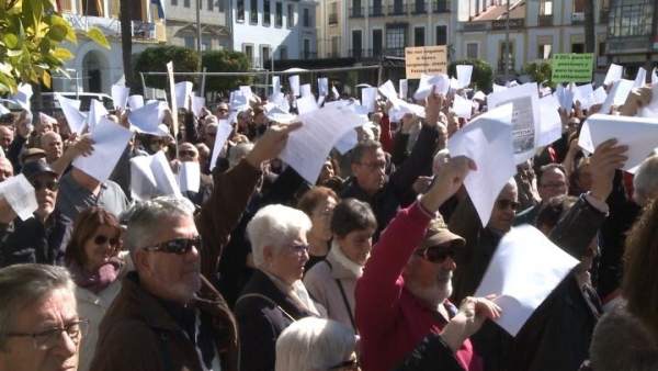 Concentración de jubilados por unas pensiones dignas Concentración de jubilados por unas pensiones dignas