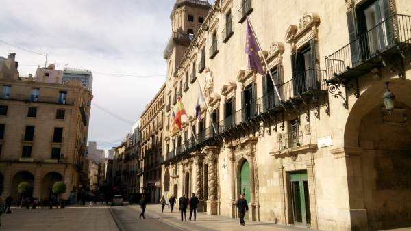 Fachada del Ayuntamiento de Alicante Fachada del Ayuntamiento de Alicante