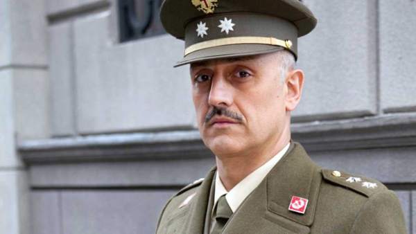 El actor Alberto Jiménez como Eugenio Armenteros en la serie 'Amar' de RTVE. El actor Alberto Jiménez como Eugenio Armenteros en la serie 'Amar' de RTVE.