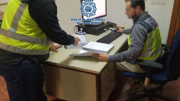 Policía Nacional Detiene A Un Hombre Por Presuntamente Manipular Cuentakilómetro Policía Nacional Detiene A Un Hombre Por Presuntamente Manipular Cuentakilómetro