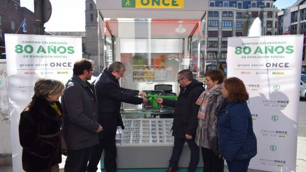 Silván inaugura el nuevo modelo de kiosco de la ONCE Silván inaugura el nuevo modelo de kiosco de la ONCE