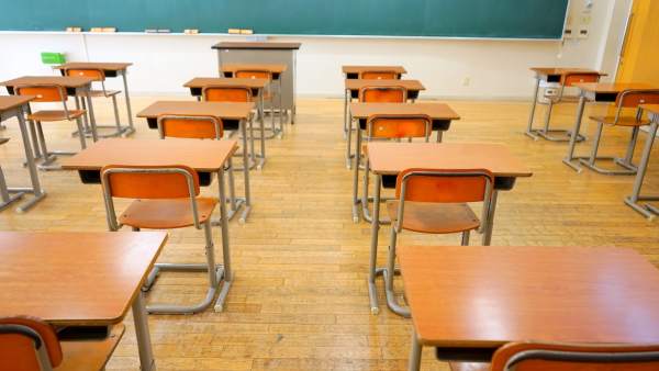 Mesas, pupitres de aula de colegio Mesas, pupitres de aula de colegio