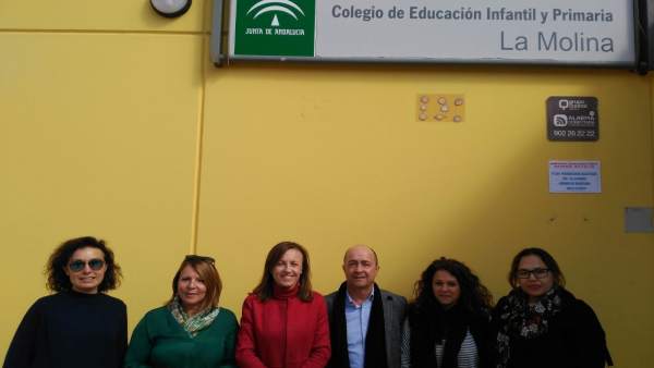 Fernández en su visita al CEIP La Molina Fernández en su visita al CEIP La Molina