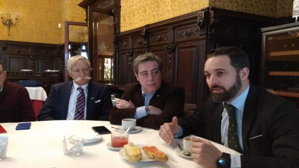 Abascal (VOX): "Hi ha un cop d'estat sostingut en el temps de Mas i Puigdemont que han de jutjar-se col·lectivament" Abascal (VOX): "Hi ha un cop d'estat sostingut en el temps de Mas i Puigdemont que han de jutjar-se col·lectivament"
