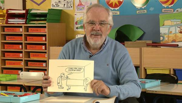 Antonio Fraguas (Forges) mostrando una de sus viñetas. Antonio Fraguas (Forges) mostrando una de sus viñetas.