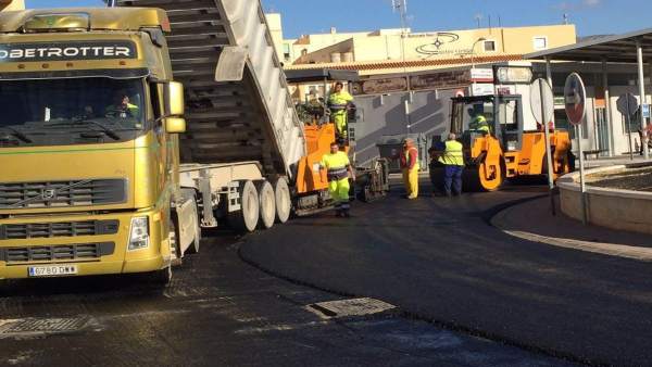 Trabajos de mantenimiento del firme en una carretera Trabajos de mantenimiento del firme en una carretera