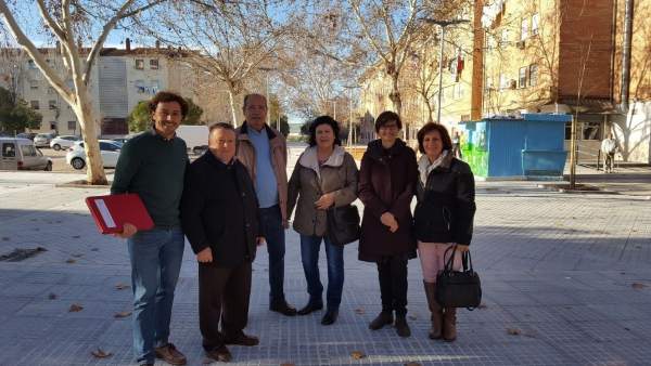 Pernichi (segunda por la dcha.) visita la actuación realizada Pernichi (segunda por la dcha.) visita la actuación realizada