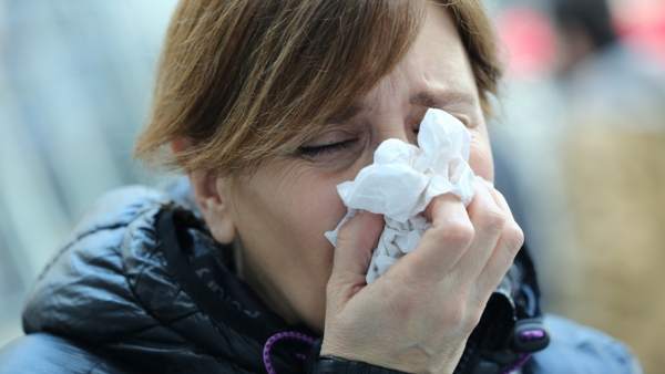 Gripe, resfriado, constipado, constiparse, mujer tosiendo, toser, tos Gripe, resfriado, constipado, constiparse, mujer tosiendo, toser, tos