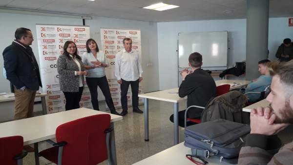Carrillo y Borrego (centro) durante su asistencia al curso Carrillo y Borrego (centro) durante su asistencia al curso