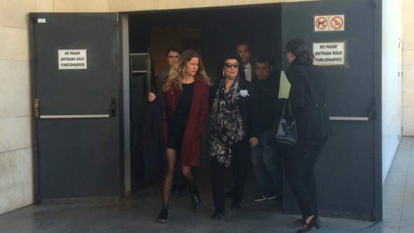 Una exjefa de l'IVAM atribueix als directors d'àrea les propostes dels contractes qüestionats per Intervenció Una exjefa de l'IVAM atribueix als directors d'àrea les propostes dels contractes qüestionats per Intervenció