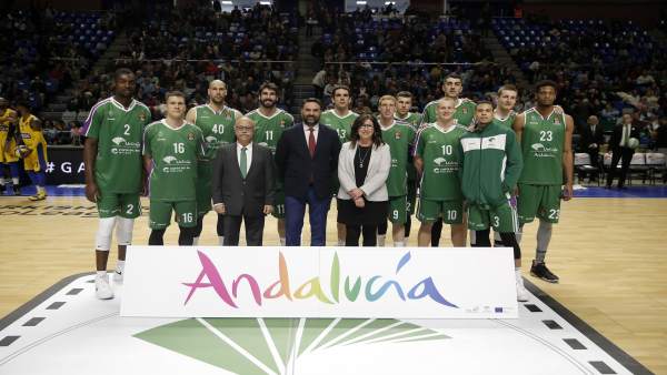 In Action During The 2017/2018 Turkish Airlines Euroleague Regular Season Round In Action During The 2017/2018 Turkish Airlines Euroleague Regular Season Round