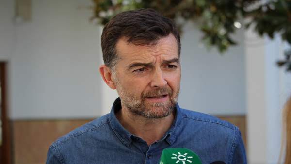 El coordinador general de IULV-CA, Antonio Maíllo, hoy ante los medios El coordinador general de IULV-CA, Antonio Maíllo, hoy ante los medios