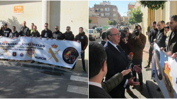 Imagen de los policías concentrados y el director general hablando con ellos Imagen de los policías concentrados y el director general hablando con ellos