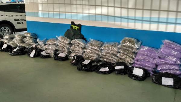 Droga incautada en una furgoneta en la A92N Droga incautada en una furgoneta en la A92N