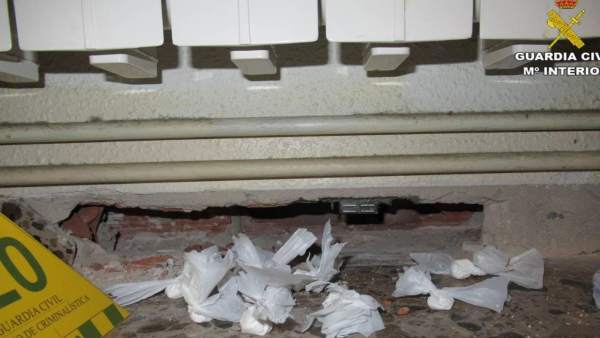 Detinguda a Villena una dona per vendre droga en el seu saló de bellesa d'ungles Detinguda a Villena una dona per vendre droga en el seu saló de bellesa d'ungles