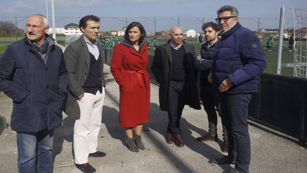 La alcaldesa y representantes del Racing La alcaldesa y representantes del Racing