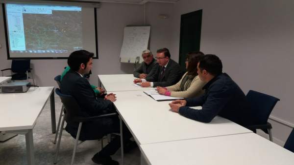 Reunión entre Endesa y alcaldes de la Sierra. Reunión entre Endesa y alcaldes de la Sierra.