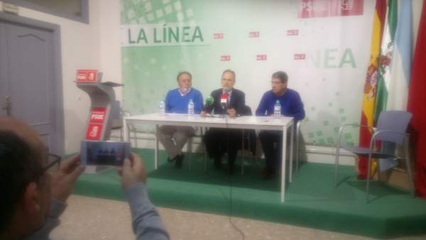 El diputado socialista Salvador de la Encina El diputado socialista Salvador de la Encina