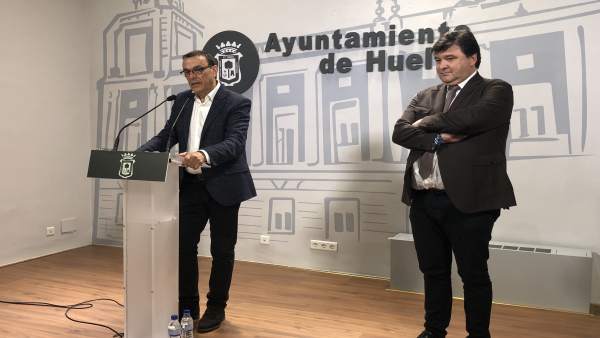 Ignacio Caraballo, ante los medios, con Gabriel Cruz. Ignacio Caraballo, ante los medios, con Gabriel Cruz.