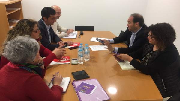 Reunión entre el PSOE y los sindicatos. Reunión entre el PSOE y los sindicatos.