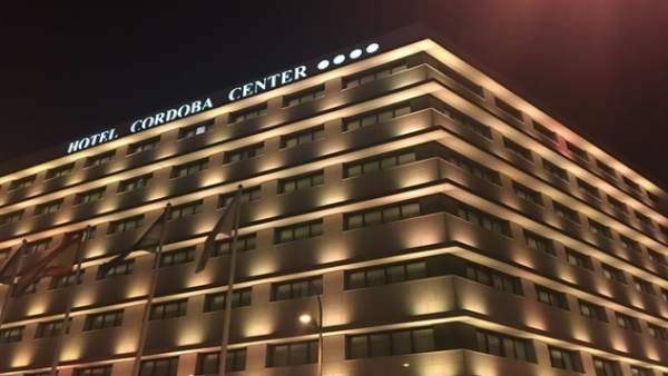 El Hotel Córdoba Center volverá a teñir su fachada de amarillo El Hotel Córdoba Center volverá a teñir su fachada de amarillo