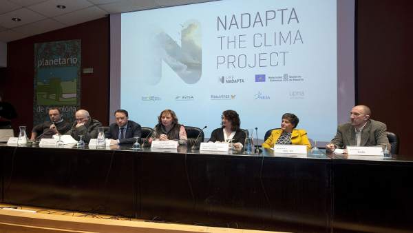 La consejera Elizalde y el resto de los ponentes en la apertura La consejera Elizalde y el resto de los ponentes en la apertura
