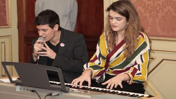 Alfred García y Amaia Romero, en el Ayuntamiento de Pamplona. Alfred García y Amaia Romero, en el Ayuntamiento de Pamplona.