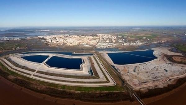 Balsas de fosfoyesos en Huelva. Balsas de fosfoyesos en Huelva.