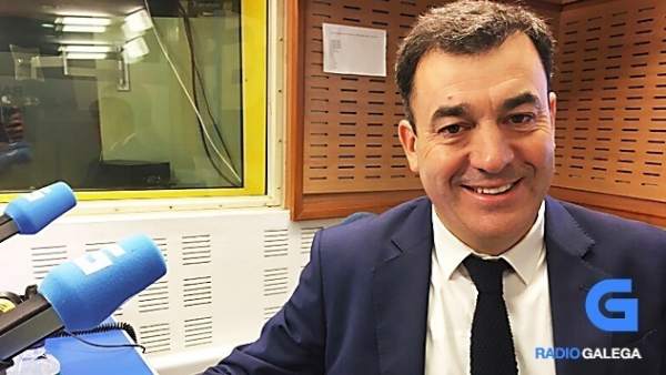 Román Rodríguez, en la Radio Galega Román Rodríguez, en la Radio Galega