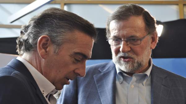 El presidente del Gobierno de España, Mariano Rajoy, con Luis María Beamonte. El presidente del Gobierno de España, Mariano Rajoy, con Luis María Beamonte.