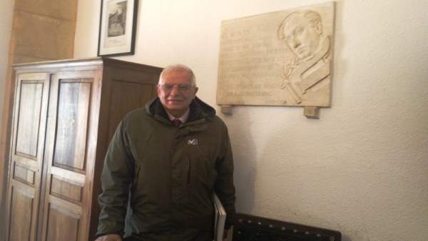 Soria.- Borrell, a su llegada al IES Antonio Machado Soria.- Borrell, a su llegada al IES Antonio Machado