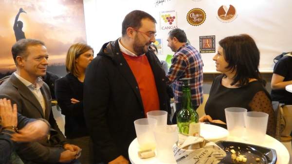 Adrián Barbón y Adriana Lastra en Fitur Adrián Barbón y Adriana Lastra en Fitur