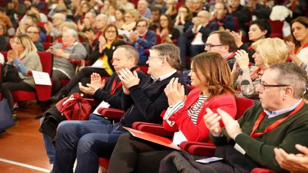 Ximo Puig y Sandra Gómez durante el congreso comarcal del PSPV en València Ximo Puig y Sandra Gómez durante el congreso comarcal del PSPV en València
