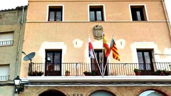 Fachada del Ayuntamiento con el escudo franquista Fachada del Ayuntamiento con el escudo franquista