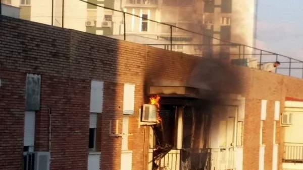 Incendio de vivienda en Sevilla Incendio de vivienda en Sevilla