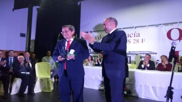 La Diputación de Granada recibe el premio 28 de febrero en Otura La Diputación de Granada recibe el premio 28 de febrero en Otura