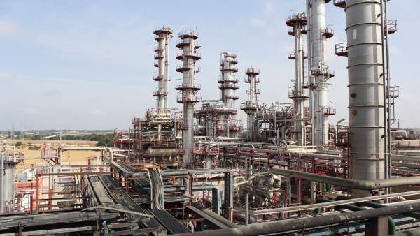 Planta de Cepsa Refinería La Rábida. Planta de Cepsa Refinería La Rábida.