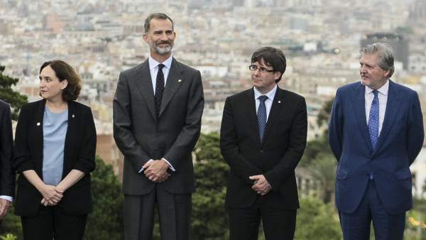 Ada Colau y el rey Felipe VI Ada Colau y el rey Felipe VI