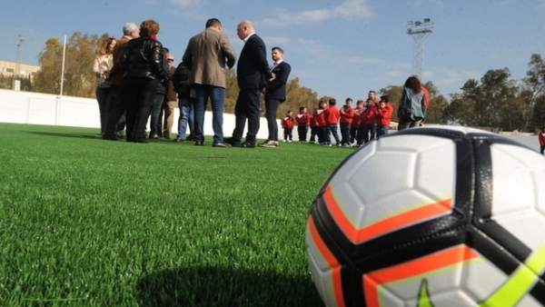 Campo de fútbol de Montemayor inaugurado tras la inversión en césped artificial Campo de fútbol de Montemayor inaugurado tras la inversión en césped artificial