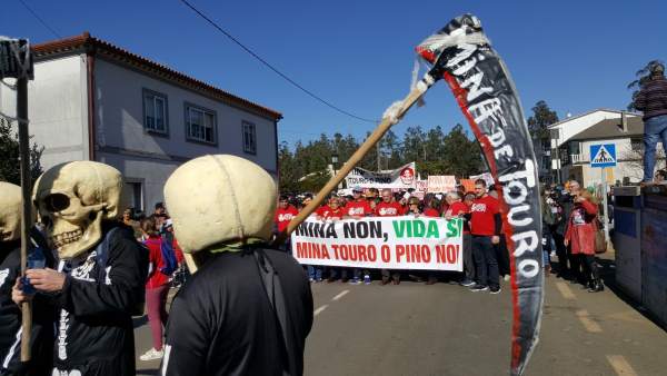 Protesta en Touro contra la futura mina de cobre Protesta en Touro contra la futura mina de cobre