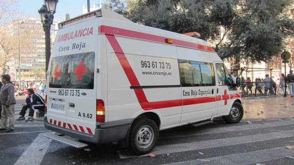 Ambulancia De Cruz Roja Tras La 'Mascletà' Ambulancia De Cruz Roja Tras La 'Mascletà'