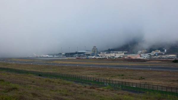 Niebla en el aeropuerto Tenerife Norte (Los Rodeos) Niebla en el aeropuerto Tenerife Norte (Los Rodeos)