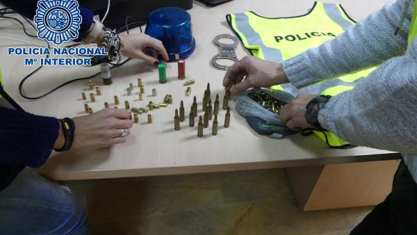 Np: Detenido En Algeciras Por Amenazar De Muerte A Su Madre Con Una Pistola Np: Detenido En Algeciras Por Amenazar De Muerte A Su Madre Con Una Pistola