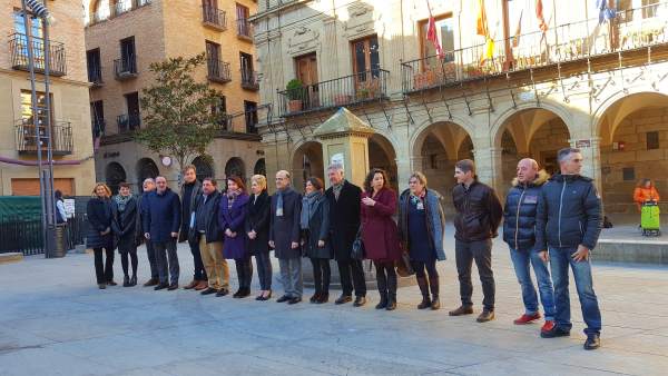 Mesa y Junta de Portavoces del Parlamento de Navarra en Viana. Mesa y Junta de Portavoces del Parlamento de Navarra en Viana.