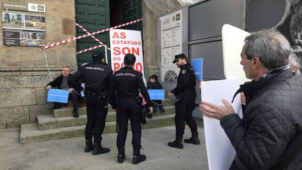 El BNG protesta para evitar que Abraham e Isaac vuelvan con los Franco El BNG protesta para evitar que Abraham e Isaac vuelvan con los Franco