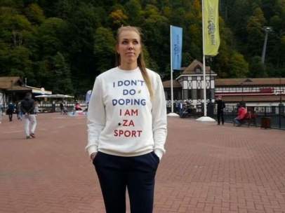 Una atleta rusa posa con la frase "Yo no me dopo" y meses después da positivo