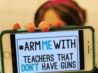 #ArmMeWith: los profesores estadounidenses se movilizan tras la matanza de Florida
