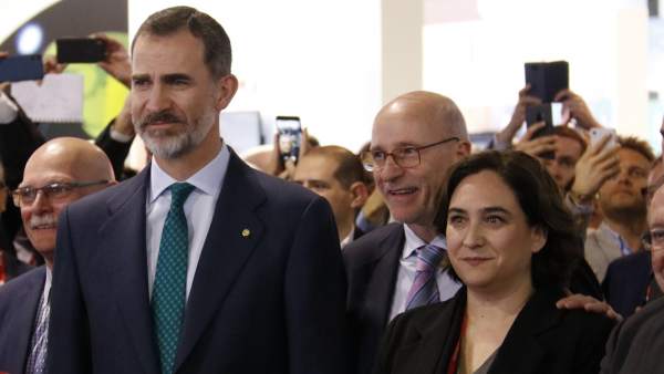 El Rey junto a la alcaldesa de Barcelona. El Rey junto a la alcaldesa de Barcelona.