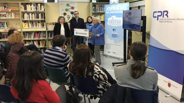 Adela Martínez-Cachá presenta las jornadas ALMA sobre inteligencia emocional Adela Martínez-Cachá presenta las jornadas ALMA sobre inteligencia emocional
